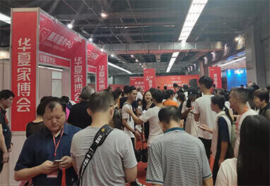 昭通家博会现场人流如织